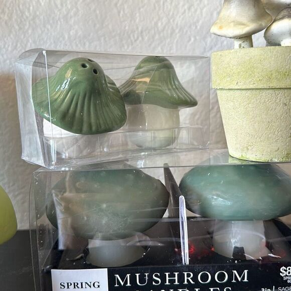 Mushroom bundle set salt shakers candles and home decor - Picture 3 of 4